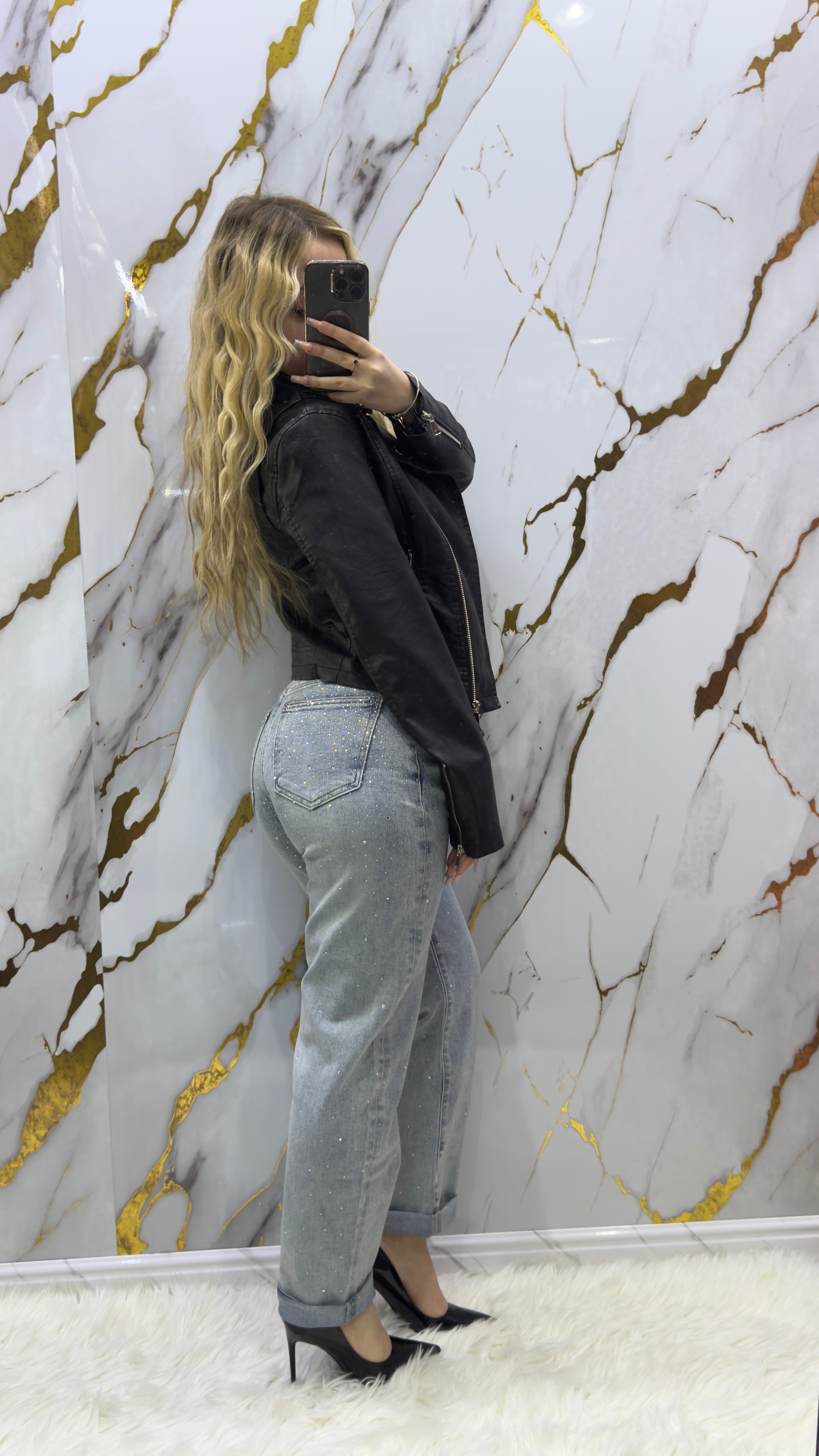 Jeans boyfriend elasticizzato con applicazioni in strass