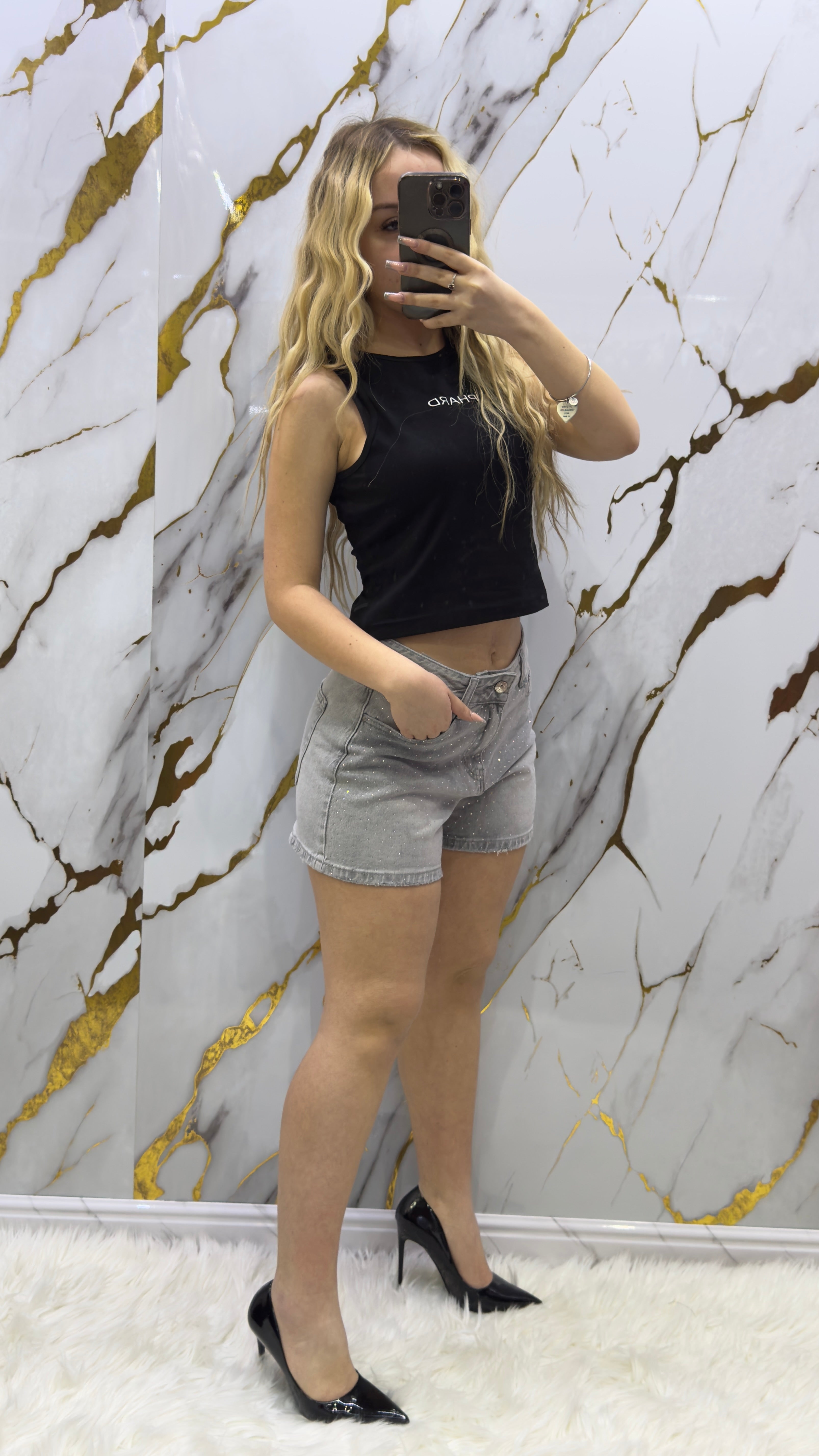 Short di jeans elasticizzato con applicazioni in strass