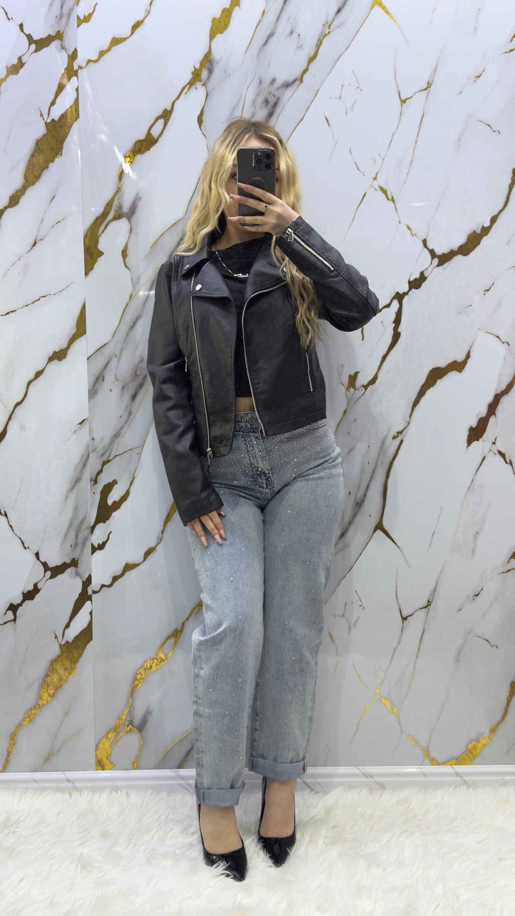 Jeans boyfriend elasticizzato con applicazioni in strass