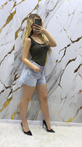 Short di jeans elasticizzato con applicazioni in strass