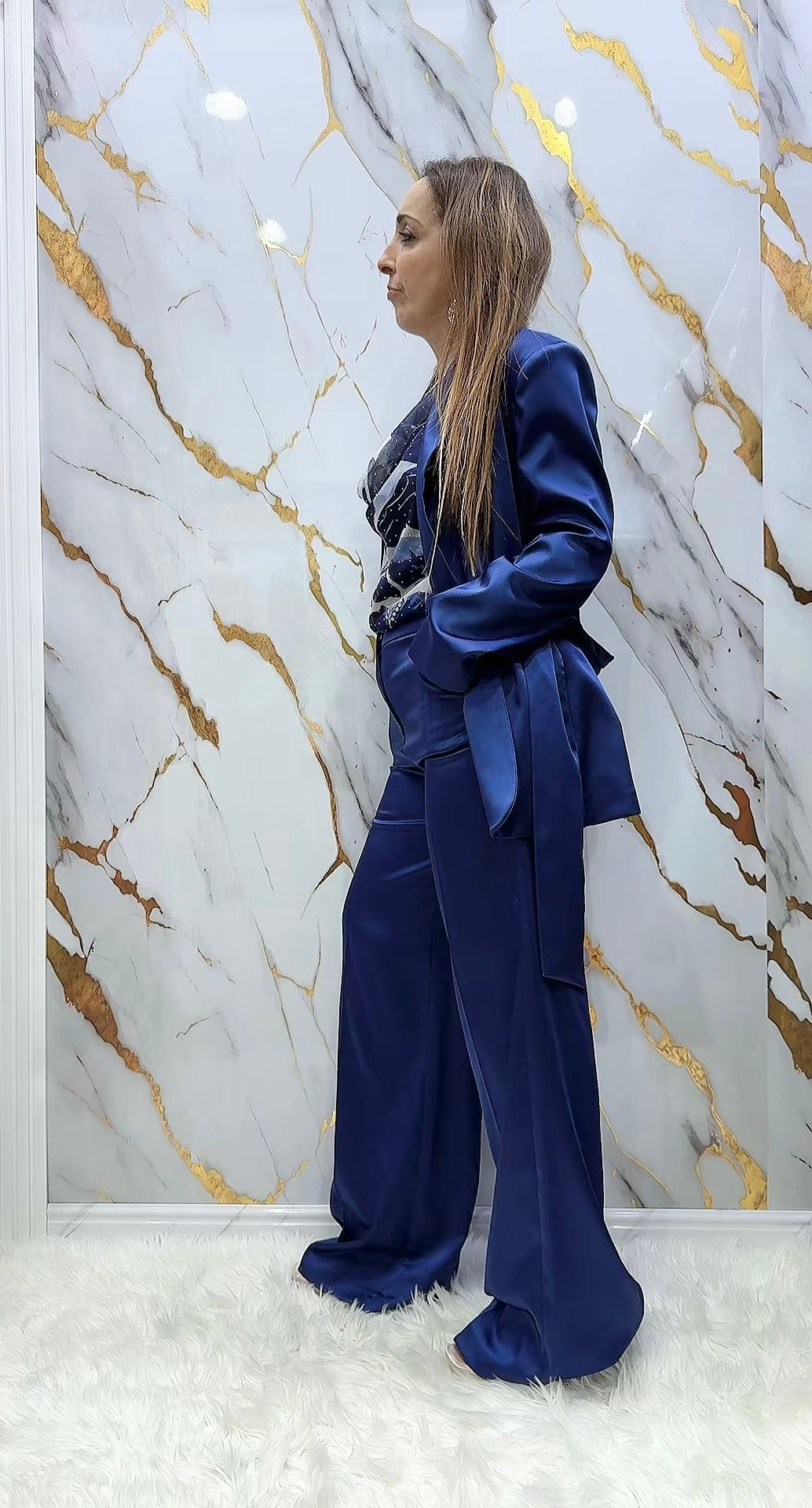 Tailleur in raso pantalone a palazzo E giacca con fusciacca