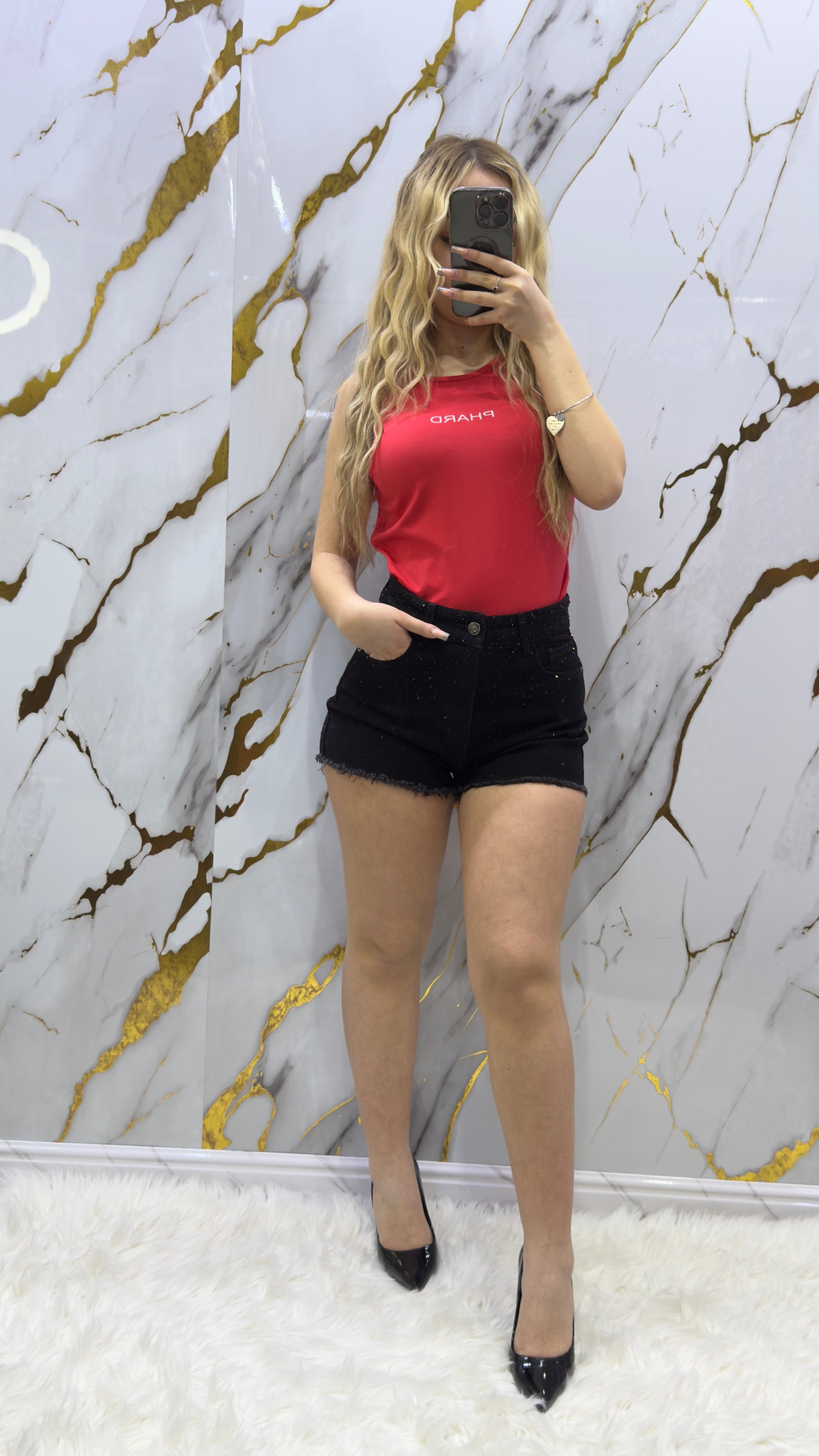 Short di jeans elasticizzato con applicazioni in strass tono su tono