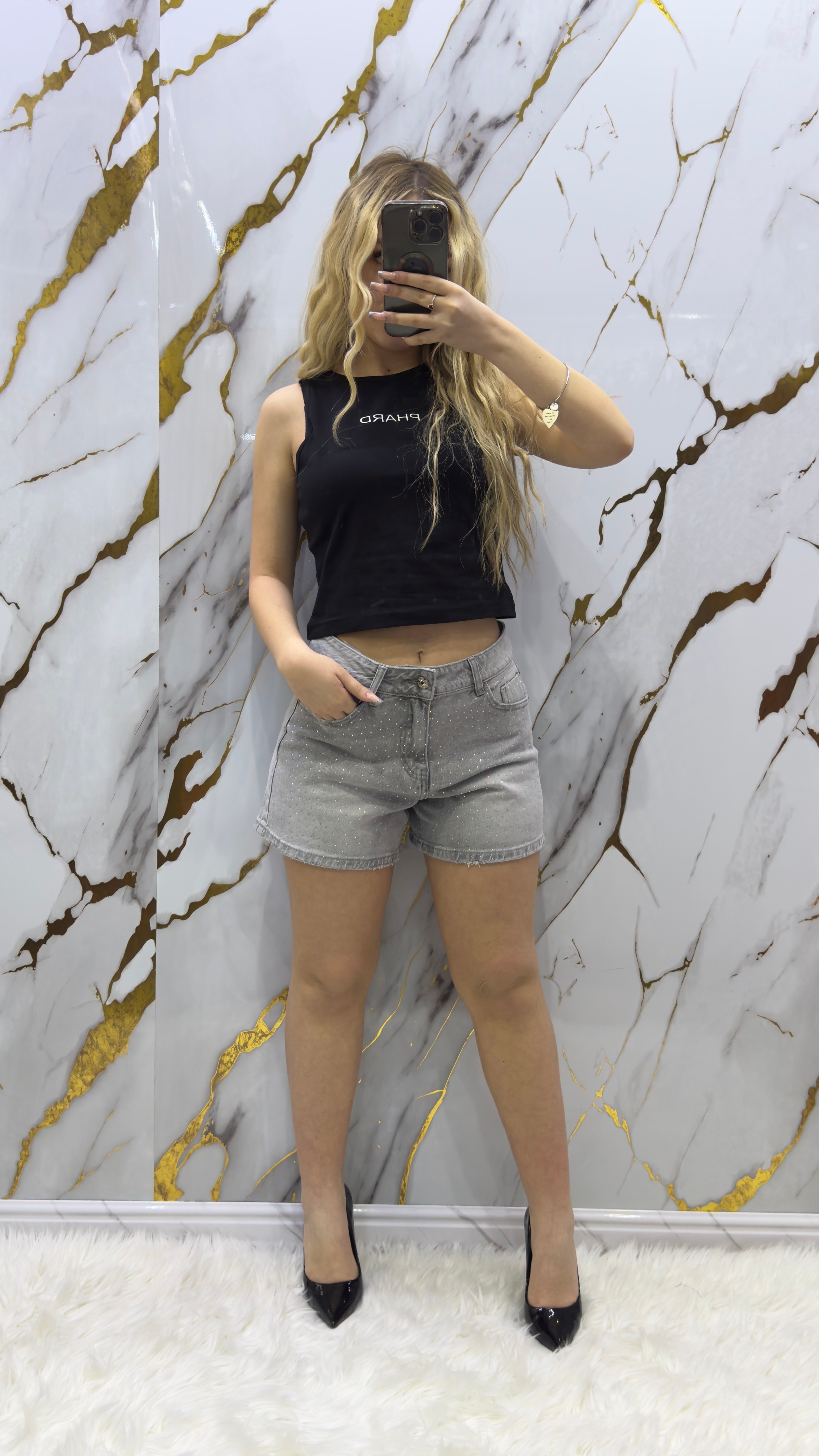 Short di jeans elasticizzato con applicazioni in strass