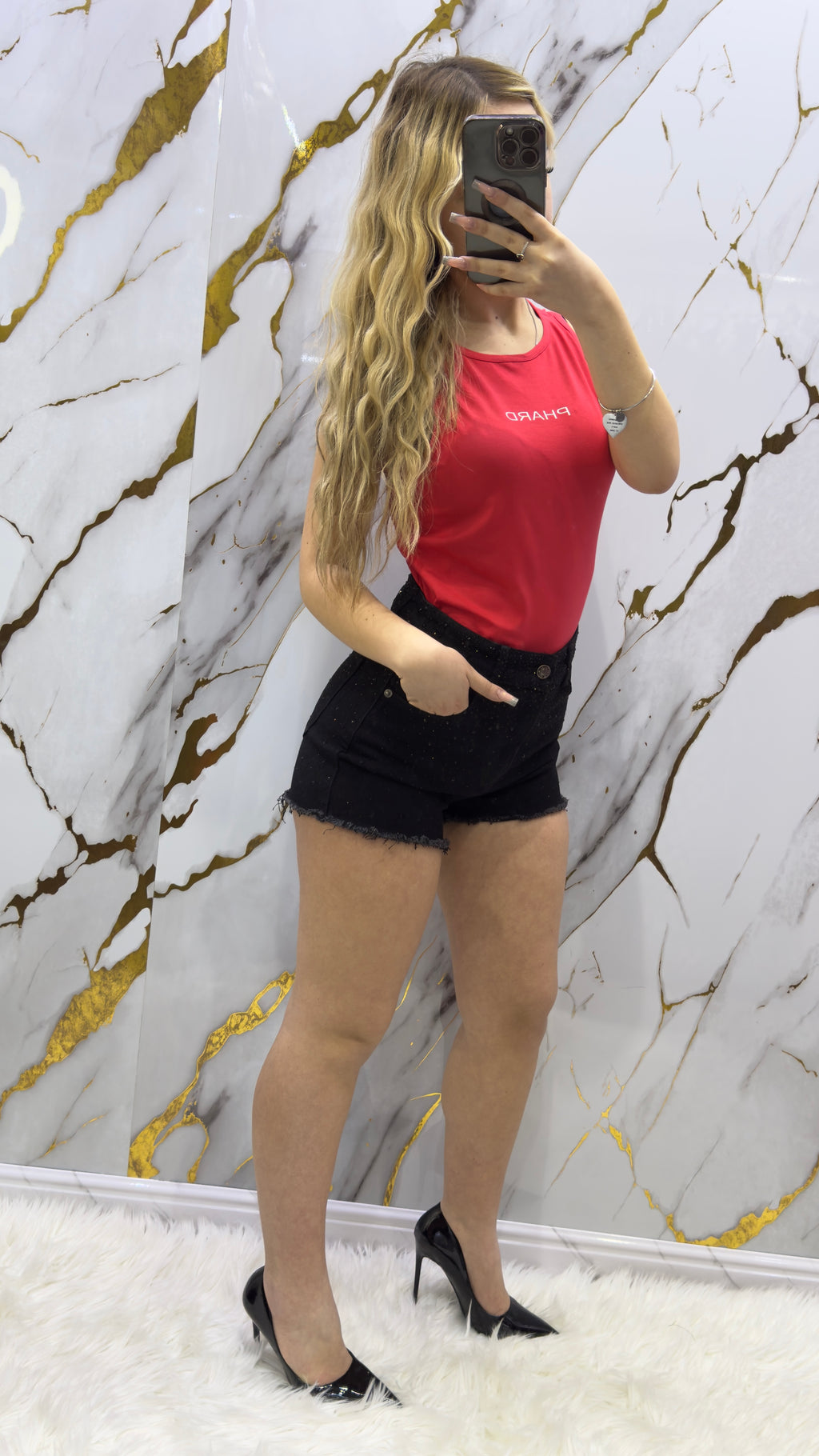 Short di jeans elasticizzato con applicazioni in strass tono su tono