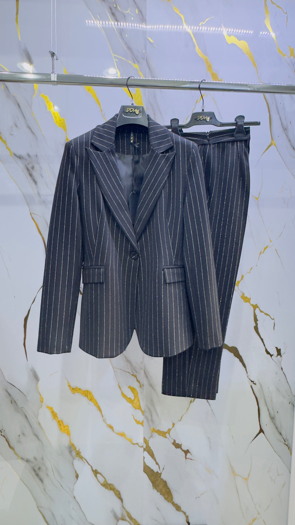 Tailleur gessato Pdk giacca avvitata con pantalone Mod.Capri