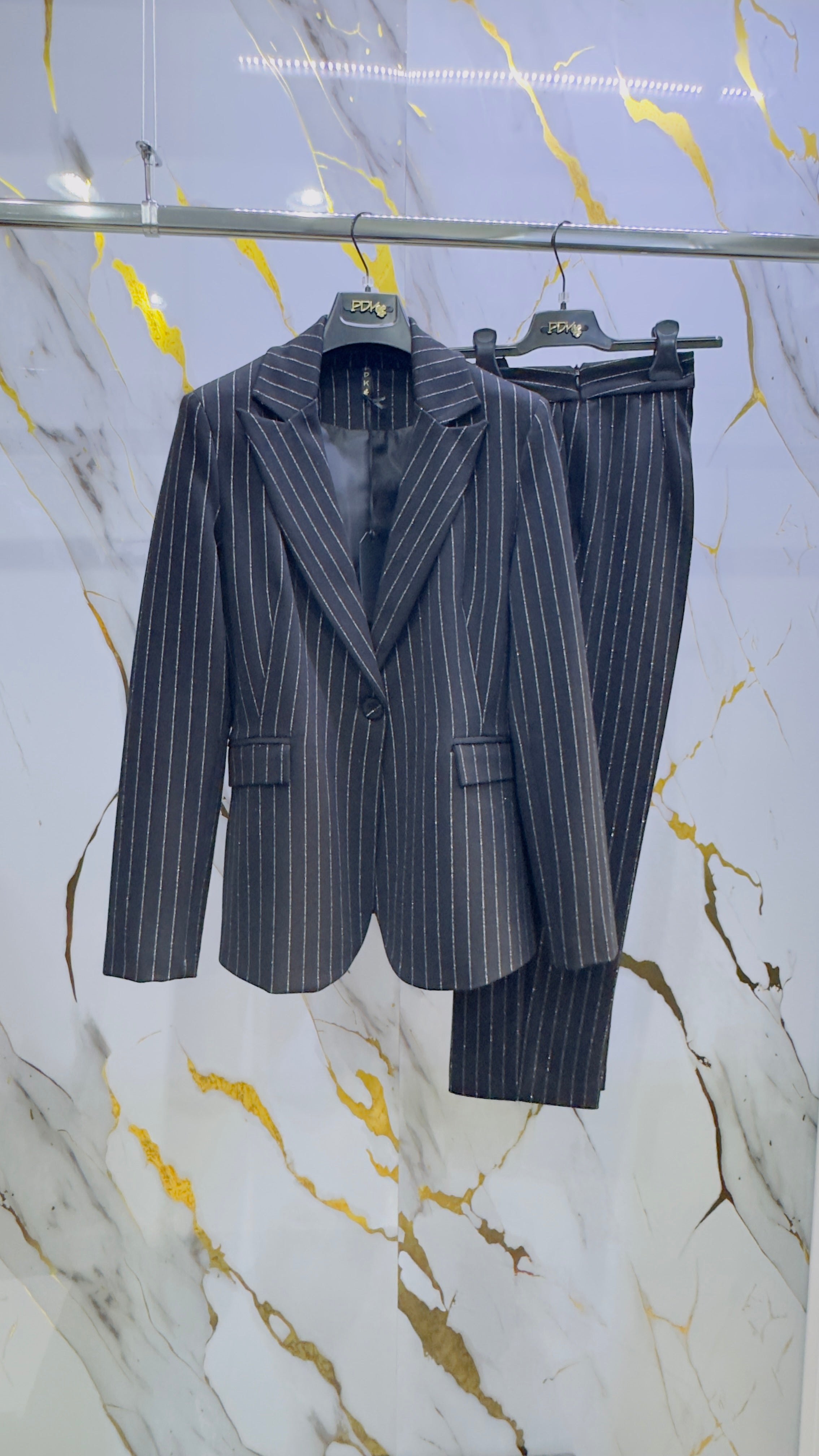 Tailleur gessato Pdk giacca avvitata con pantalone Mod.Capri