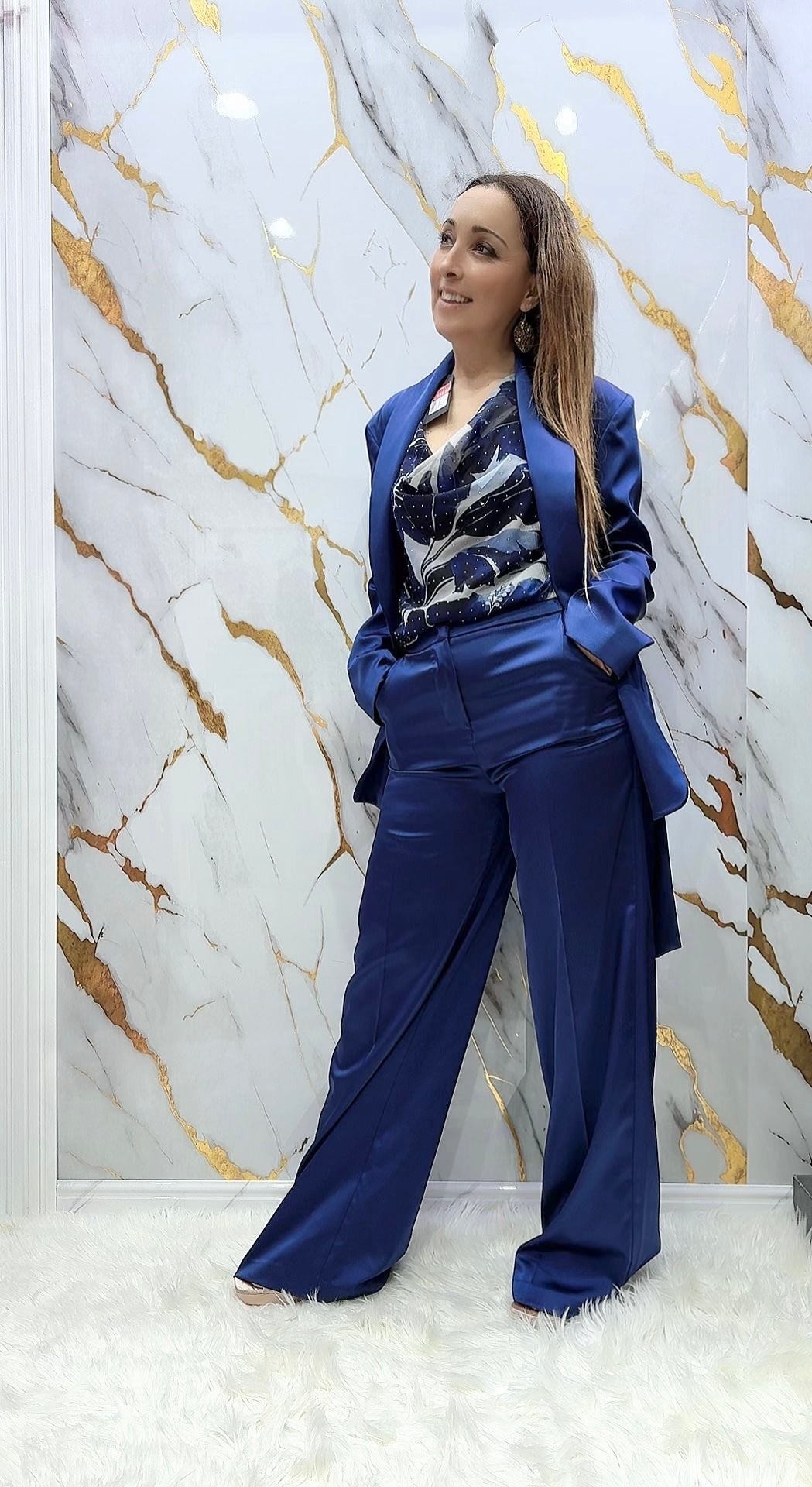 Tailleur in raso pantalone a palazzo E giacca con fusciacca