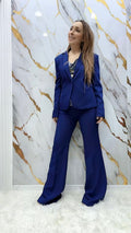 Tailleur con giacca mono petto e pantalone a zampa