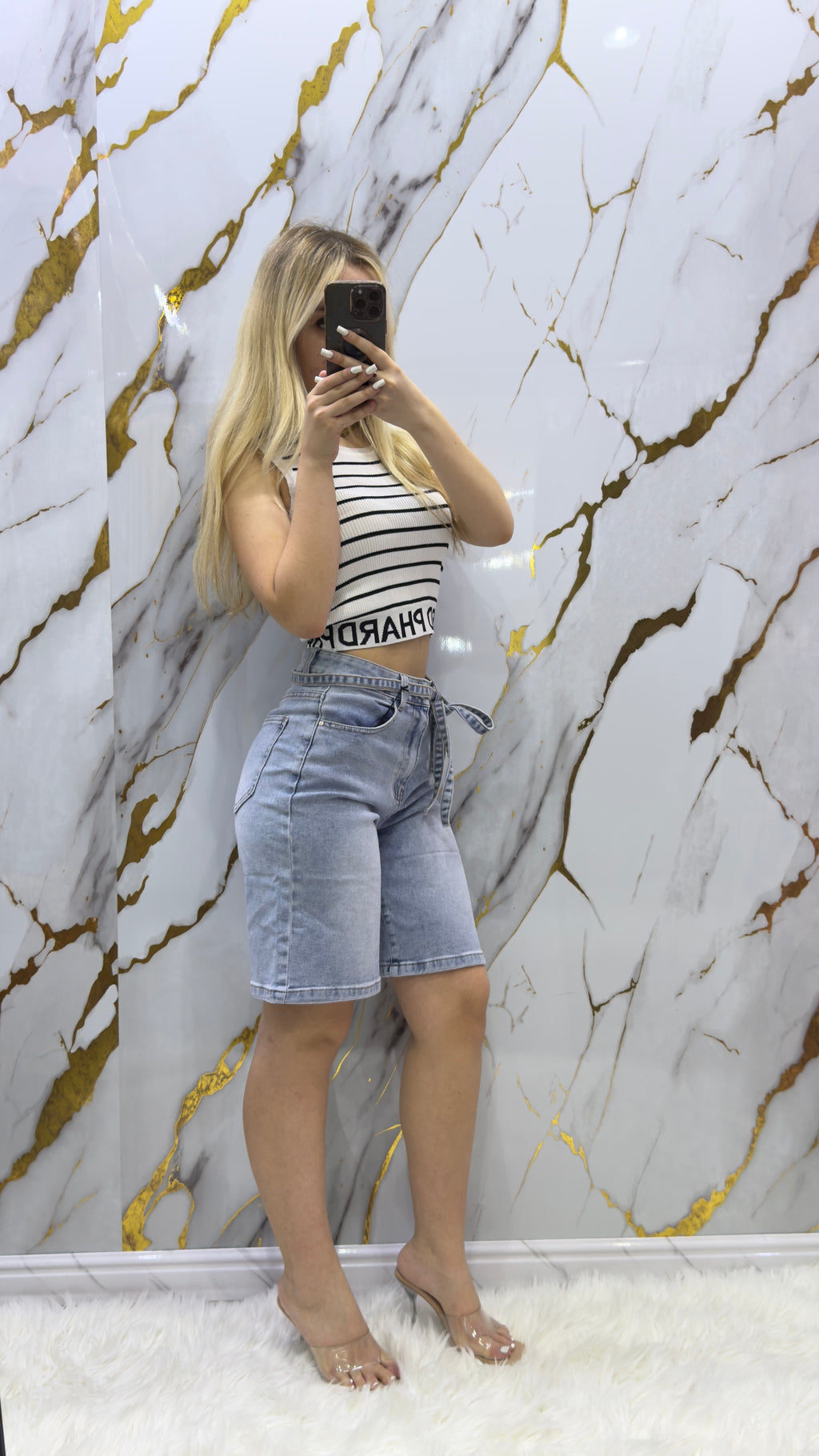 Top Phard elasticizzato con scritta al fondo