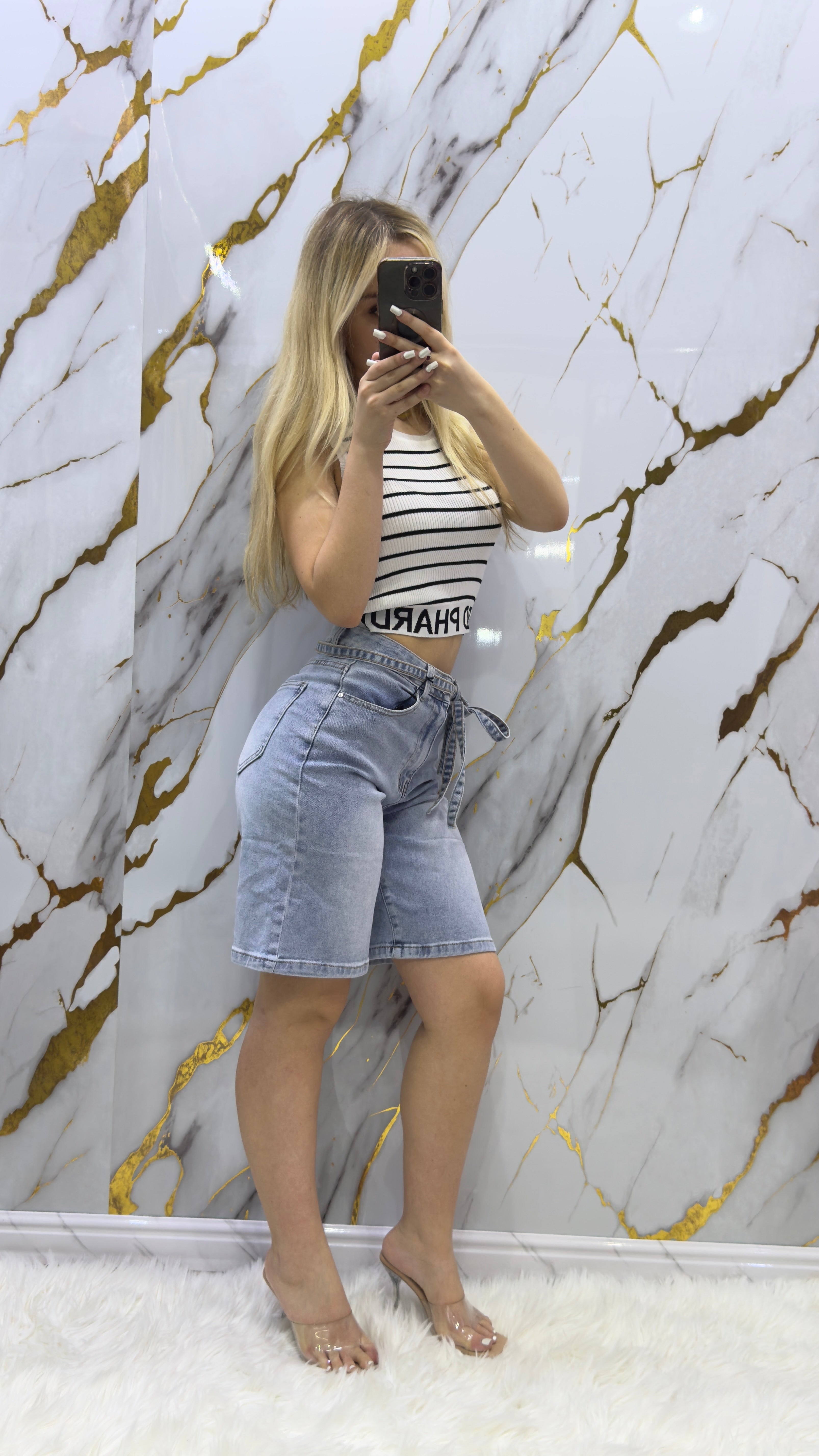 Top Phard elasticizzato con scritta al fondo