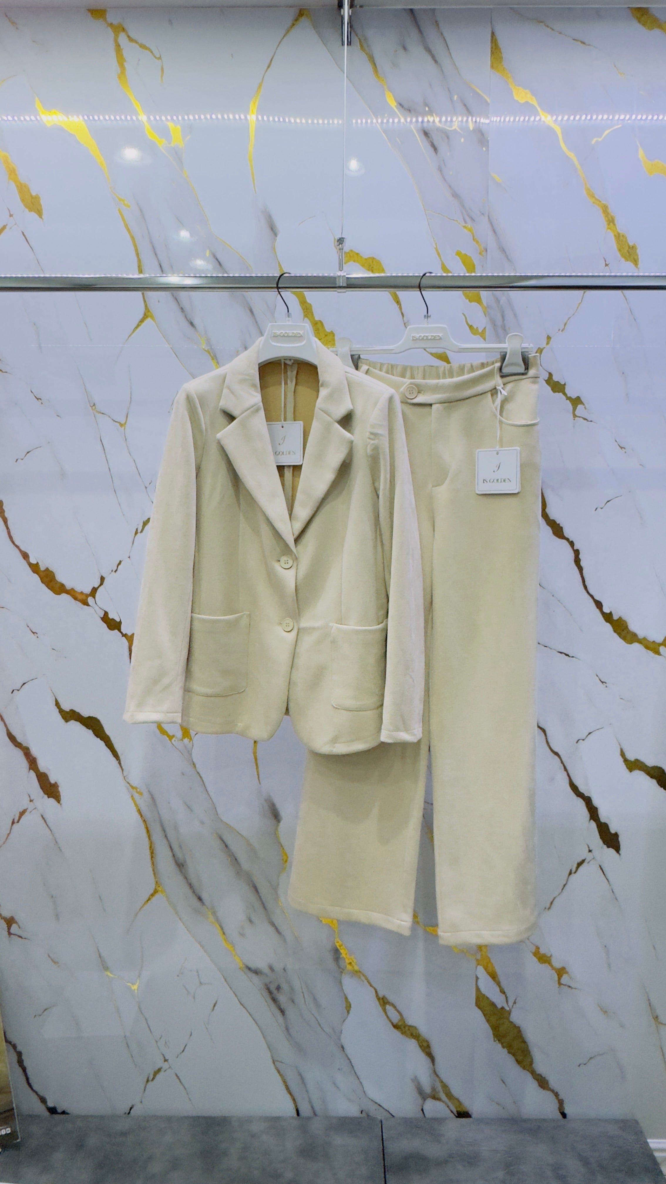 Tailleur in velluto isi elasticizzato con pantalone a palazzo